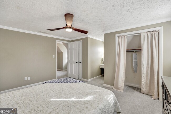 Building Photo - 300 Briarwood Rd