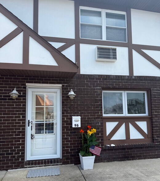 Building Photo - 96 Seaspray Ct