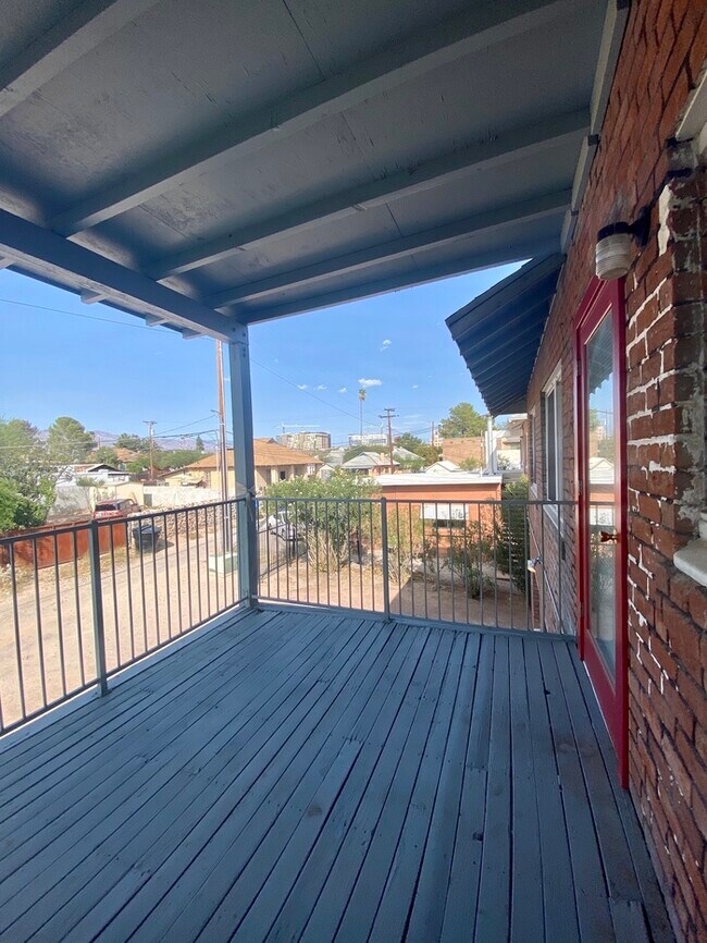 Building Photo - For Rent