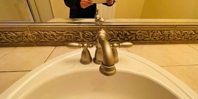 Building Photo - 2551 NW Byrne Terrace