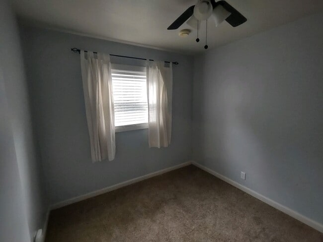 Building Photo - Located 1 block from Ocean Shores. 3bd 2ba & attached garage