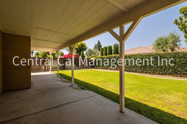 Building Photo - 4 Bedroom/2 Bath Home in the Southwest - $2495 per month!