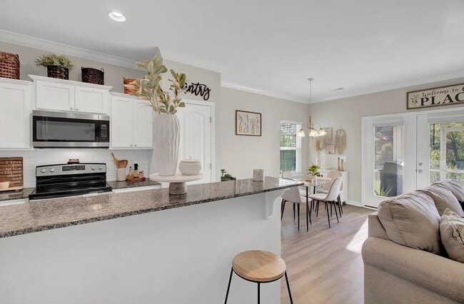 Building Photo - 3 Bedroom 2.5 Bath Townhouse in Lakeview Commons - Goose Creek