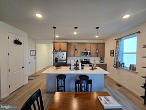 Building Photo - 609 Clover Ln