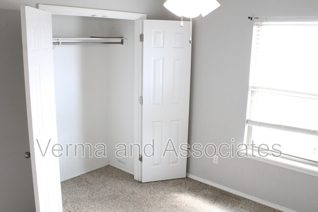 Building Photo - 5007 SW Fieldstone Blvd