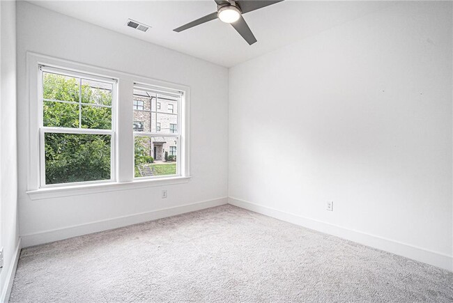 Building Photo - 2762 Bell Dr SE