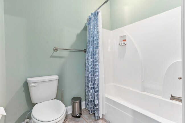 Building Photo - 1201 Dingle Rd