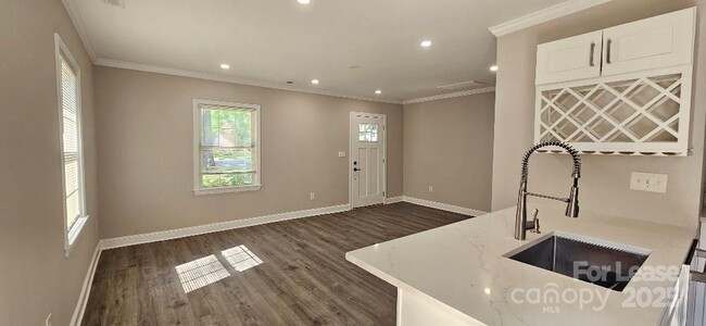 Building Photo - 428 Sylvania Ave