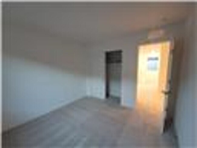Building Photo - Beautiful 4 bedroom House