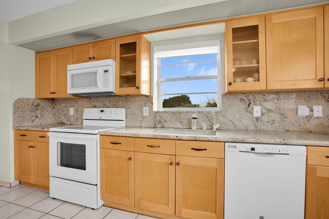 Building Photo - 1605 Abaco Dr