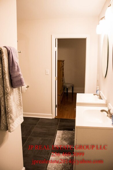 Building Photo - 714 4th Ave SE