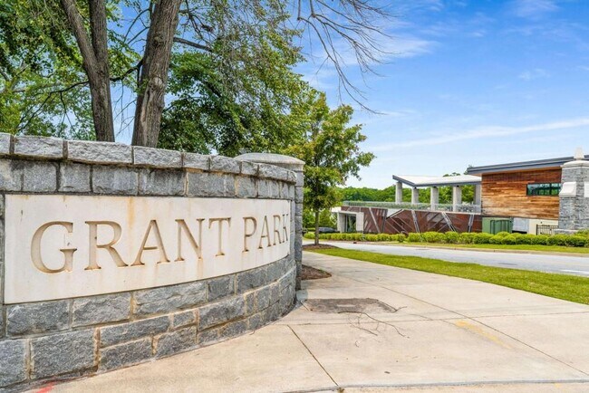 Building Photo - 655 Mead St SE