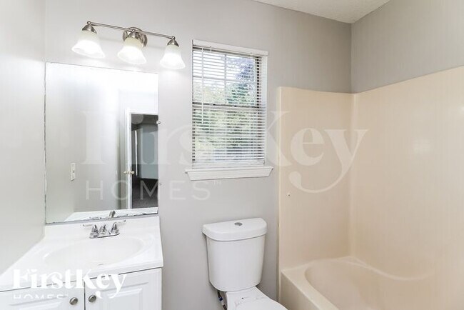 Building Photo - 3705 Acorn Dr