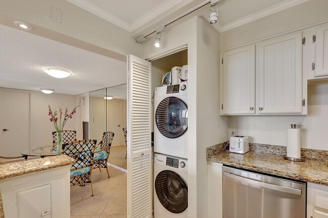 Building Photo - For Annual Rent 2 Bedroom 2 Bath Updated B...