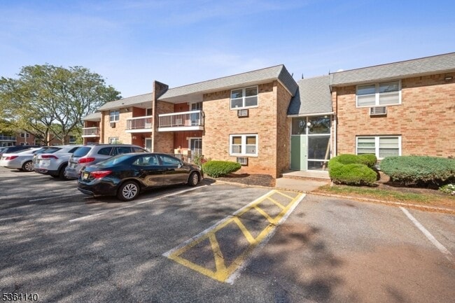 Building Photo - 798 Eves Dr