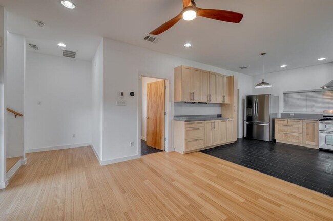 Building Photo - 5517 Agatha Cir