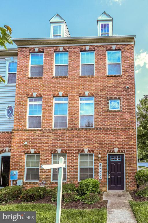 Building Photo - 6300 Santo Place