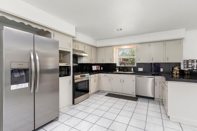 Building Photo - 11030 Hayslip Ln