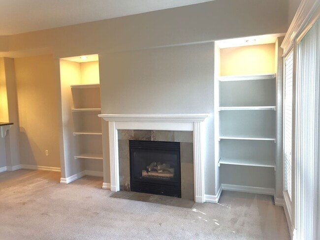 Building Photo - Large 3-bed Townhouse in Terwilliger South
