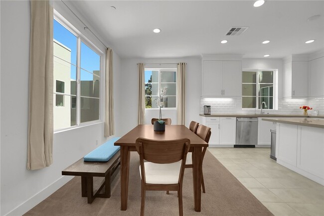 Building Photo - 140 Allusion