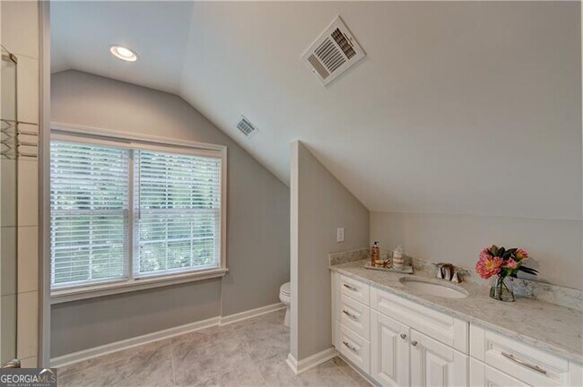Building Photo - 4540 Club Valley Dr NE
