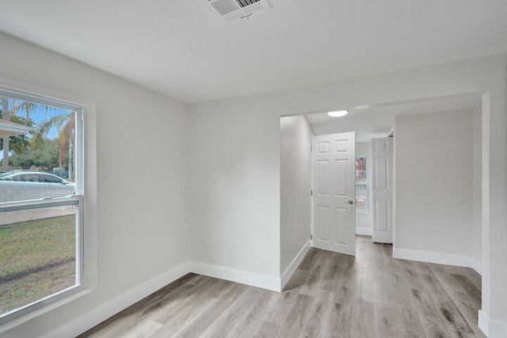 Building Photo - 238 SW 10th Ave