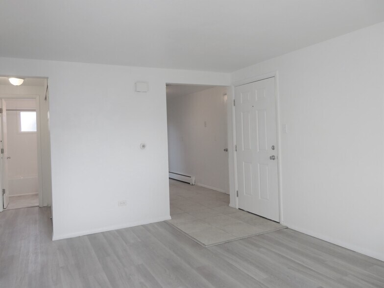 Building Photo - 1460 S Ash St