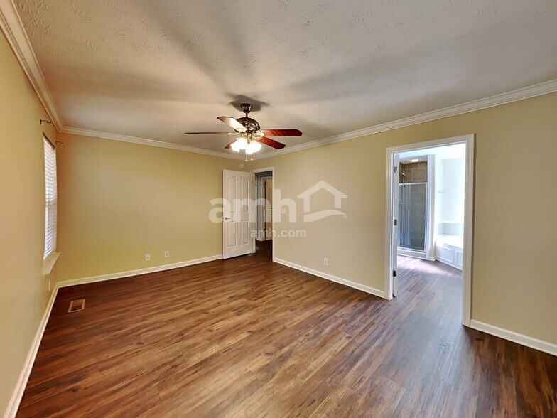 Building Photo - 2519 Claymore Run