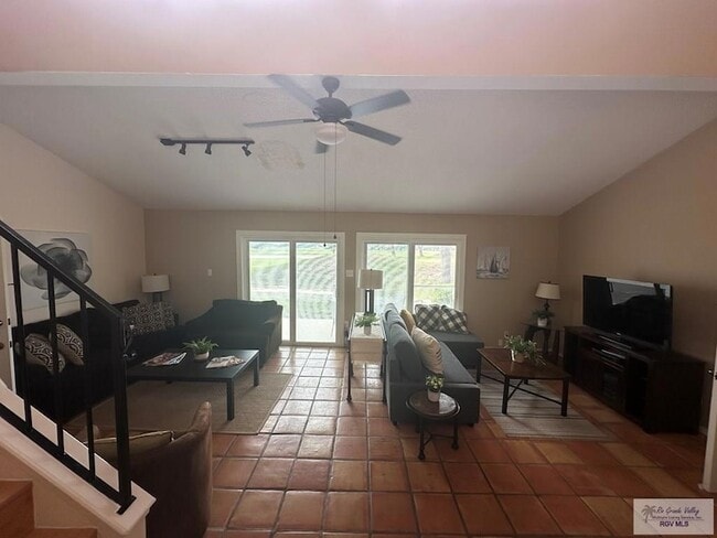 Building Photo - 215 Zapata Ave