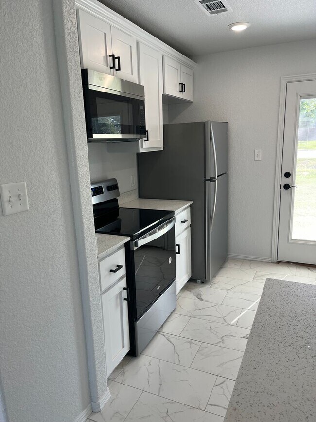 Building Photo - COX-NORTHRIDGE DR-3