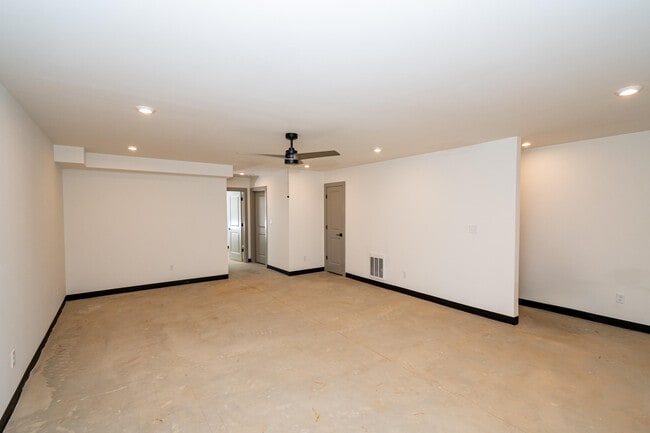 Building Photo - 2617 Bourbon Walk