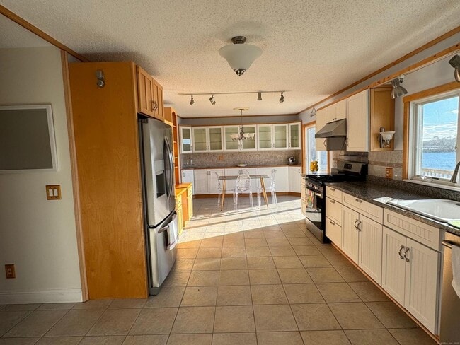 Building Photo - 123 Seneca Dr