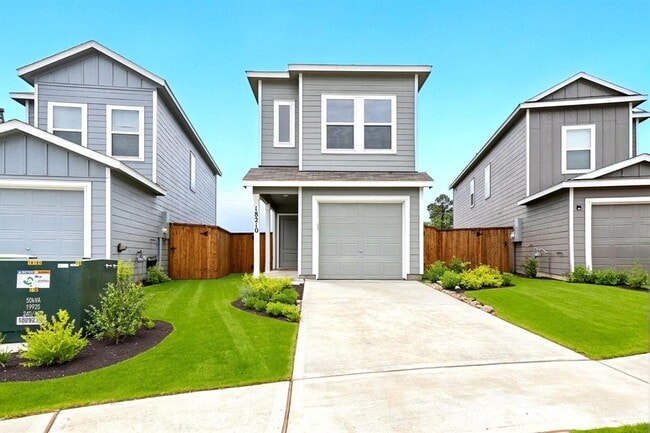 Building Photo - 18210 Via Aurelia Dr