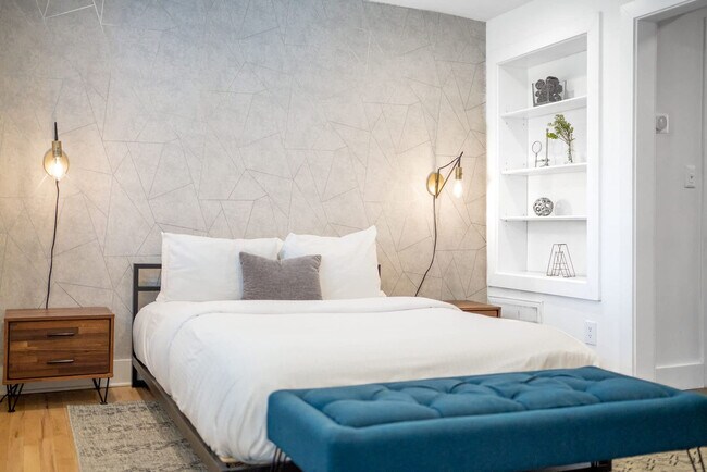 Primary Photo - 1136 Crescent Ave NE