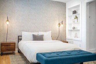 Building Photo - 1136 Crescent Ave NE