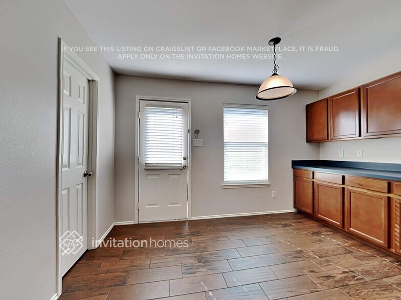 Building Photo - 802 Windflower Dr