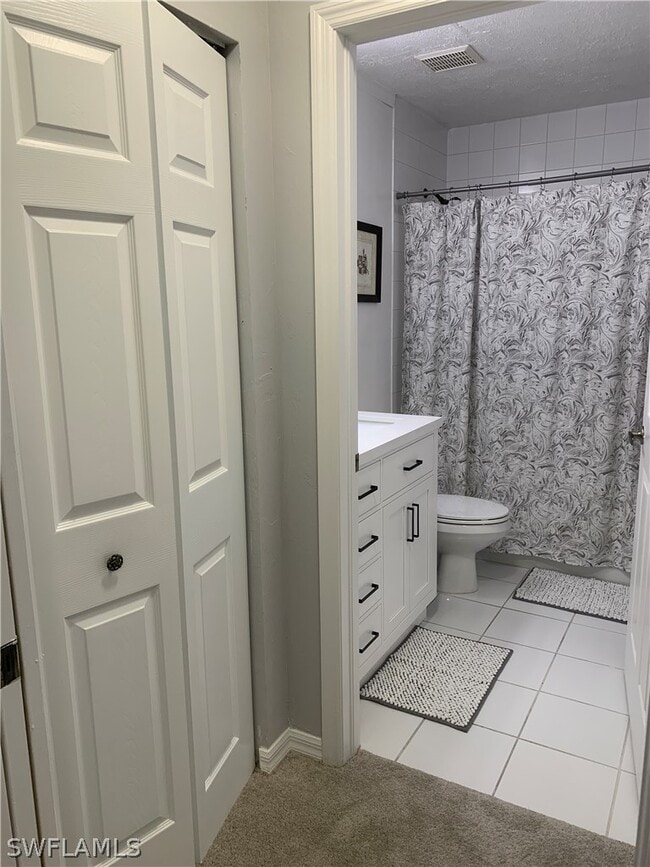 Building Photo - 230 Robin Hood Cir