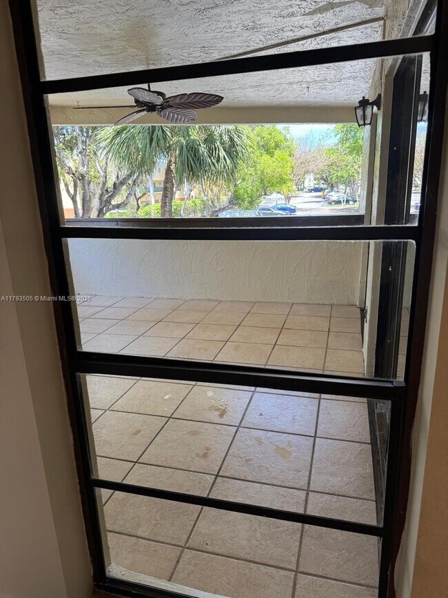 Building Photo - 9040 SW 125th Ave