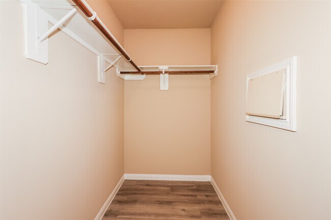 Building Photo - 5719 Kyle Cove Dr