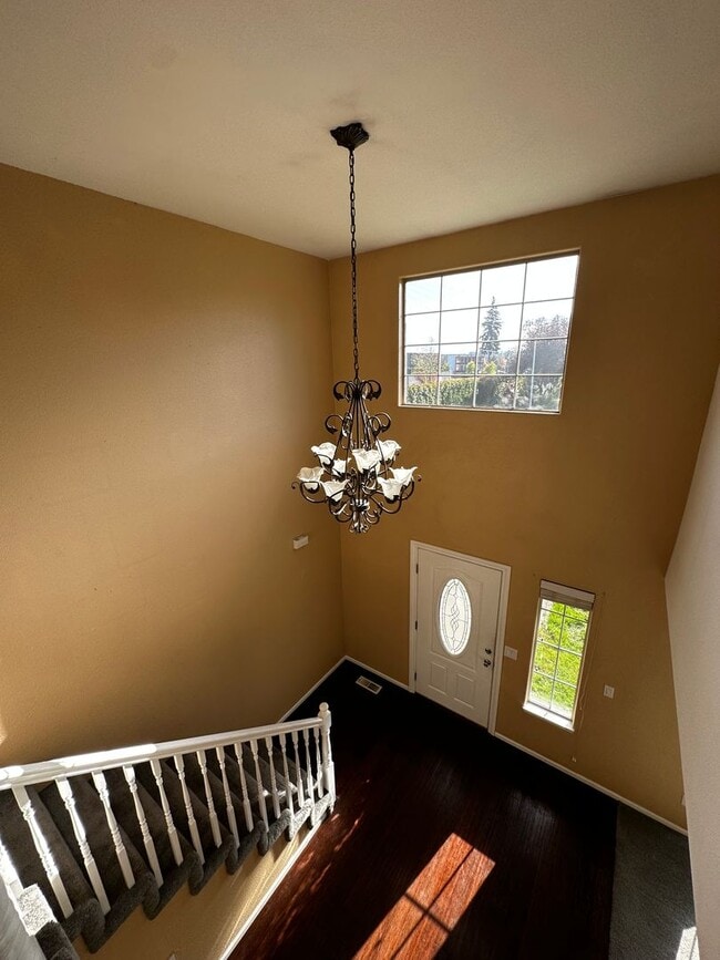 Building Photo - Gorgeous 4 Bedroom 2.5 Bath Single Family Home On Private Cul-Du-Sac