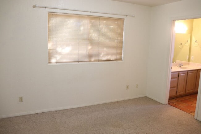 Building Photo - Santa Fe Style Home