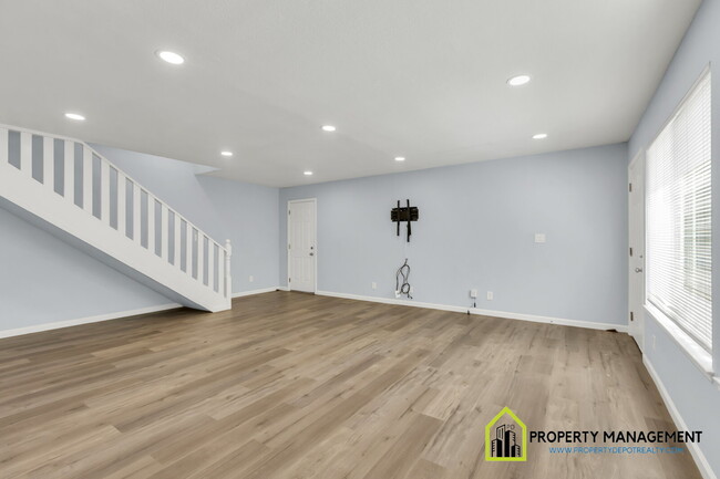 Building Photo - Charming 3-Bed Oasis with 2 Full Baths in Sacramento's Serene Pocket Neighborhood