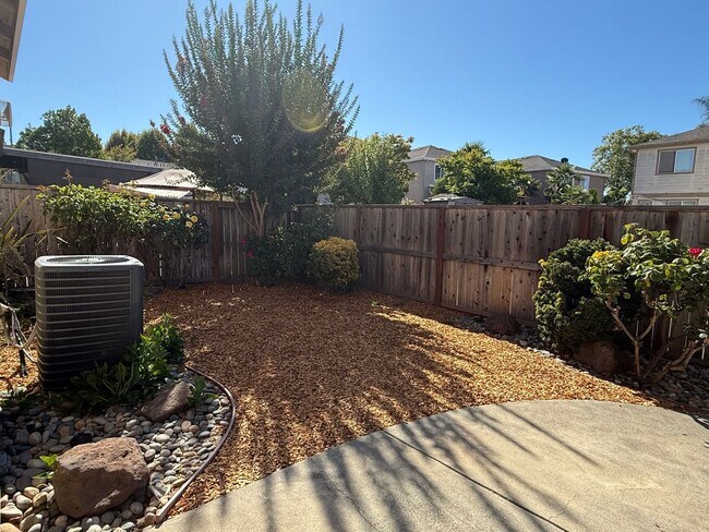 Building Photo - Come Check out this Lovely 4 Bedroom 2.5 B...