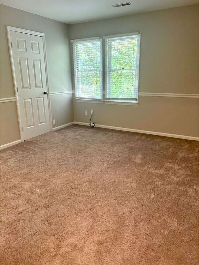 Building Photo - Quiet South Charlotte Townhome with Easy Uptown & Airport Access
