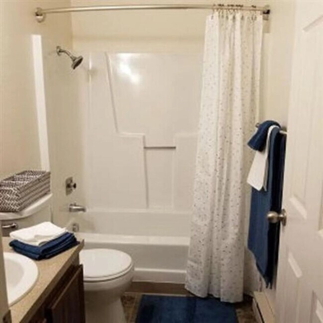 Building Photo - Ground-Level Apartment Available Now at Sunset Villa!