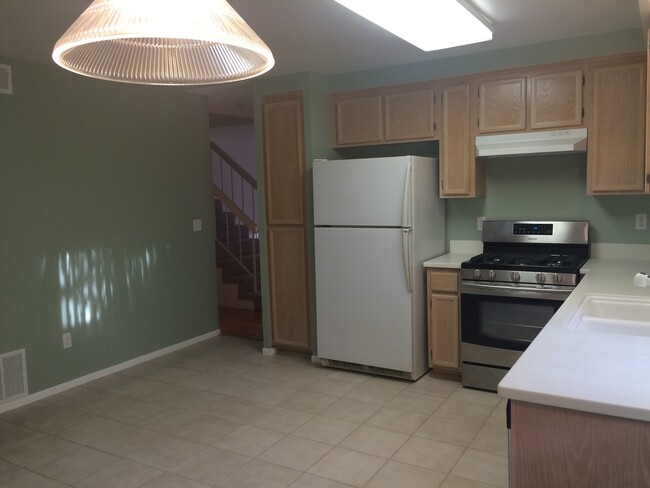 Building Photo - 3 Bedroom, 1.5 Bath Tierrasanta Townhome i...