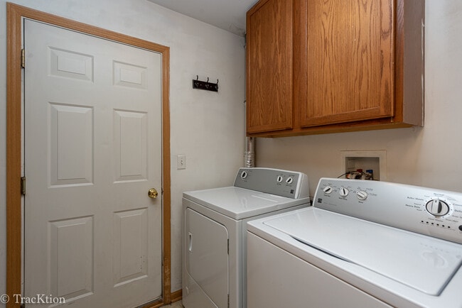 Building Photo - 104 Concord Dr S