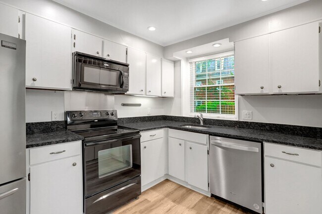 Building Photo - 2 Bedroom 2 Bathroom Condo Available for Rent