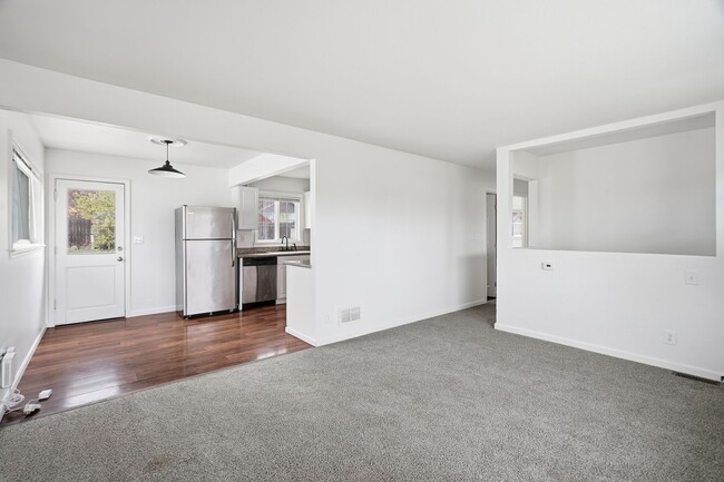 Building Photo - 3917 E Fairview Ave