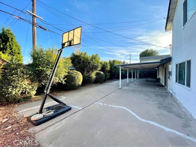 Building Photo - 1666 W Chanticleer Rd